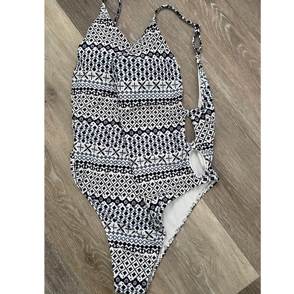 NWOT AERIE ONE PIECE VOOP SWIMSUIT - Picture 6 of 9